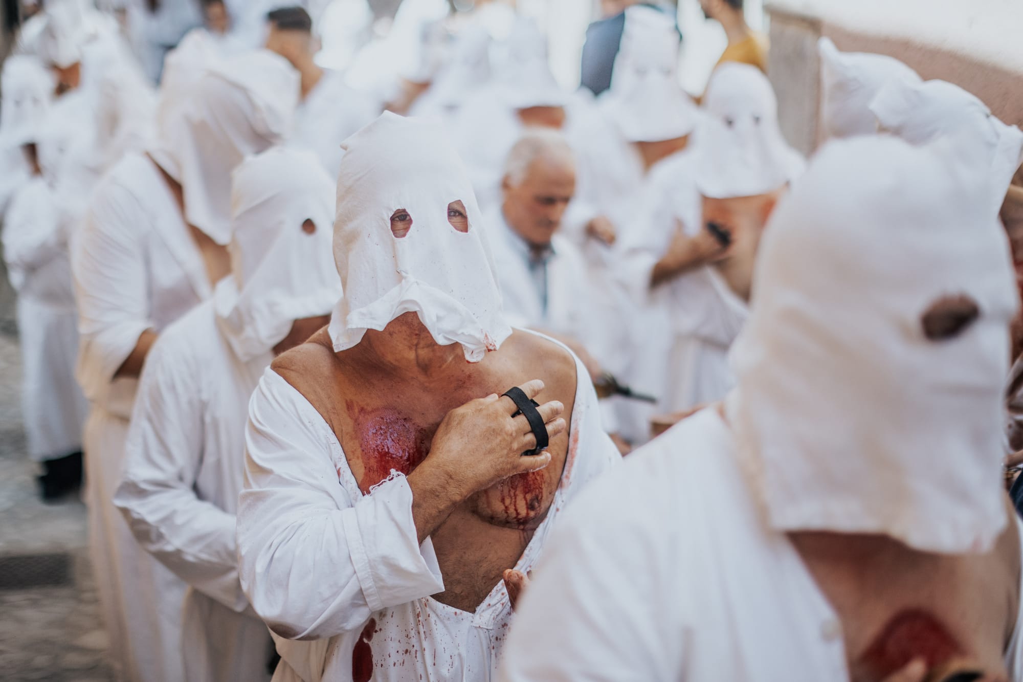 La fede che si fa carne e dolore: i riti settennali di Guardia Sanframondi