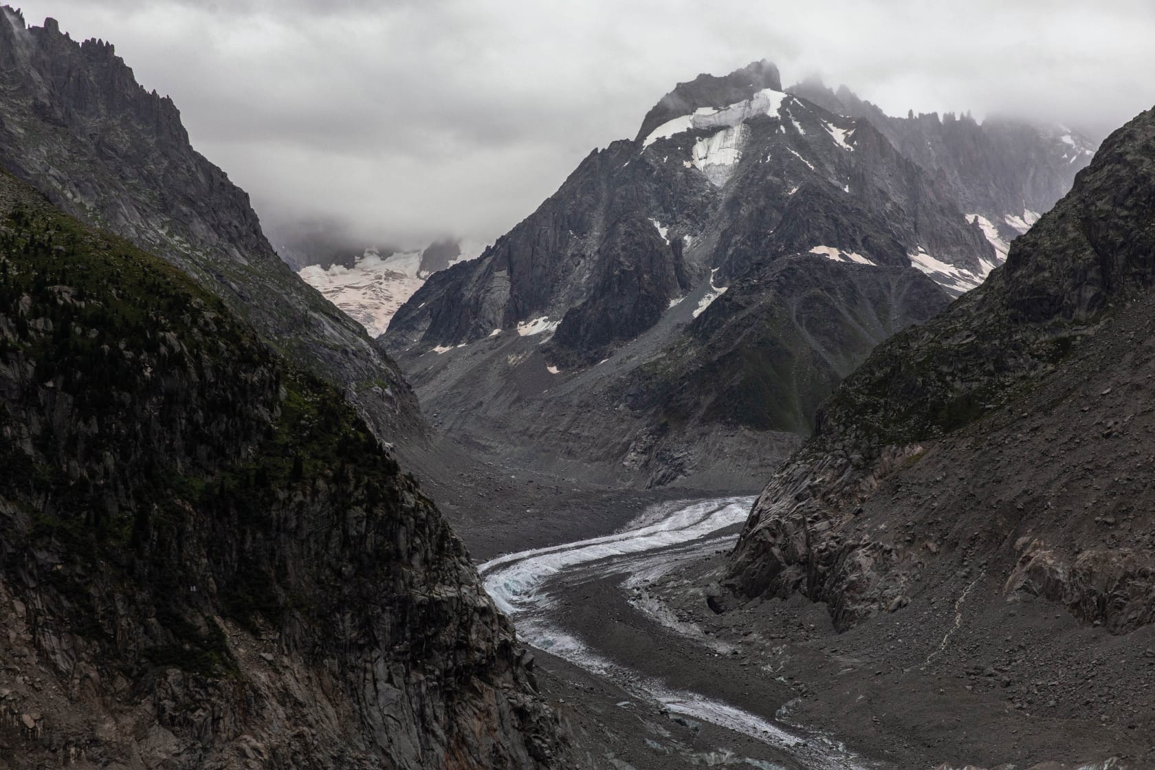 Climate change, so the glacier on Mont Blanc is disappearing